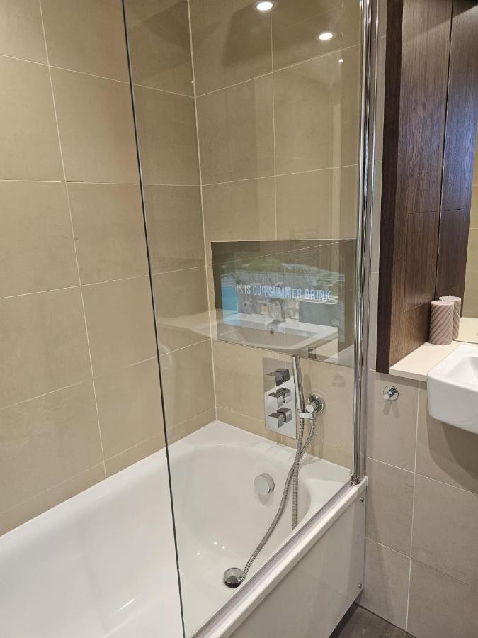 2 Bed Luxurious Apartments Canary Wharf لندن المظهر الخارجي الصورة