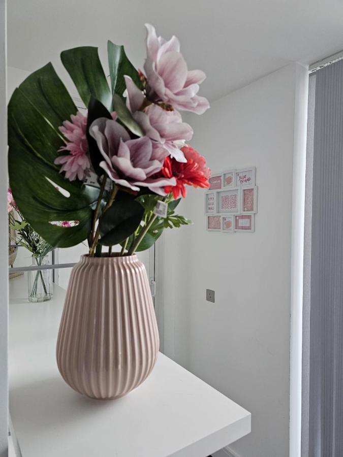 2 Bed Luxurious Apartments Canary Wharf لندن المظهر الخارجي الصورة