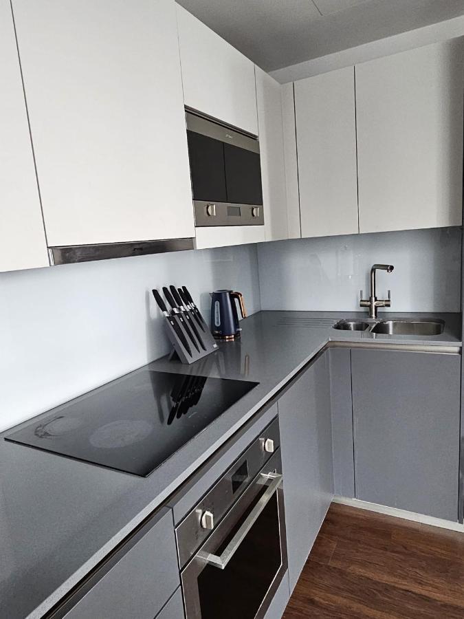 2 Bed Luxurious Apartments Canary Wharf لندن المظهر الخارجي الصورة
