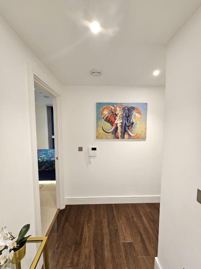 2 Bed Luxurious Apartments Canary Wharf لندن المظهر الخارجي الصورة