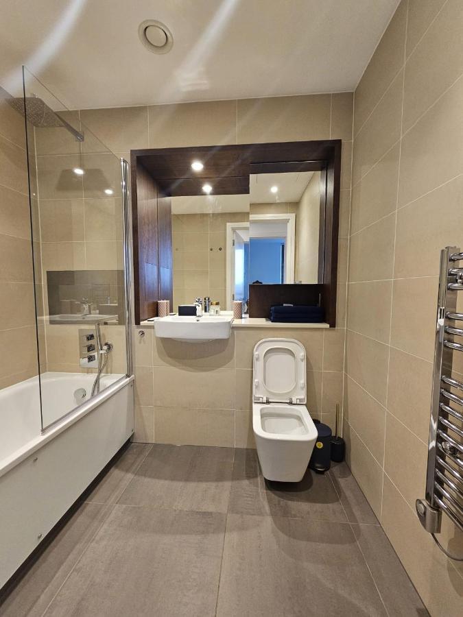 2 Bed Luxurious Apartments Canary Wharf لندن المظهر الخارجي الصورة